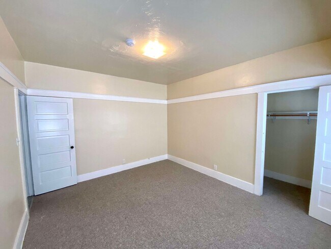 Building Photo - 1513 W 45th St
