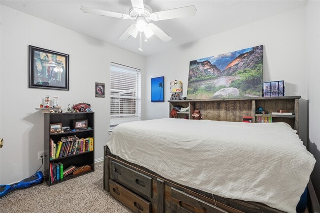 Building Photo - 5755 Lightstone Ln