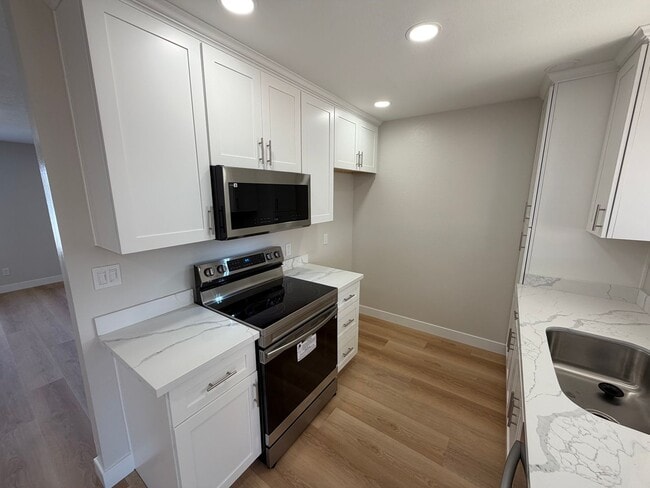 Building Photo - 3 Bed 1 Bath Single Family Home In Pittsburg (Newly Remodeled)