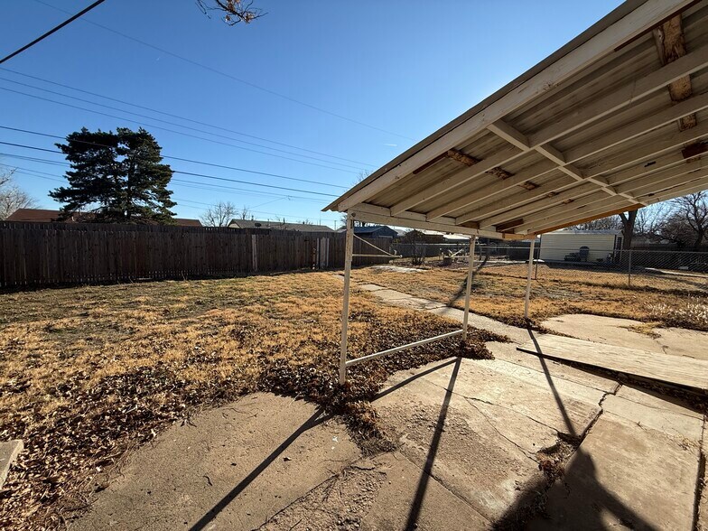 Building Photo - 1216 E Foster Ave