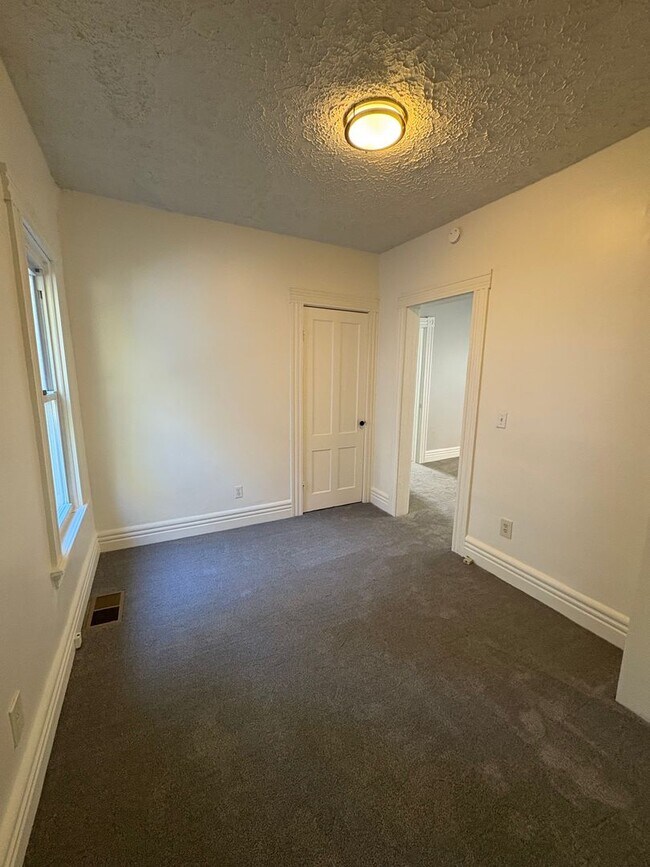 Building Photo - STUNNING Two Bedroom Single Family Home!