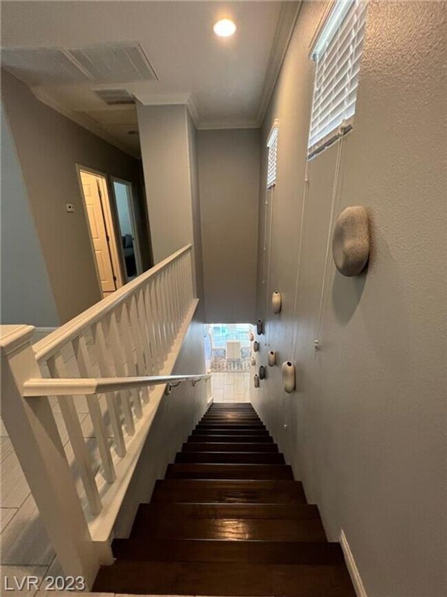 Building Photo - BEAUTIFUL HOME IMMACULATE AND READY TO MOVE-IN