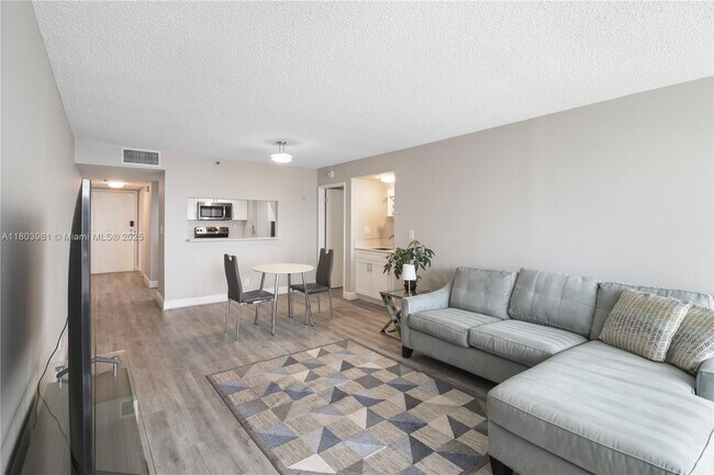 Building Photo - 1717 N Bayshore Dr