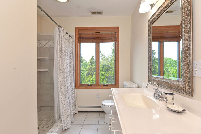 Building Photo - Winter Rental: Wingaerchic (Dog-friendly!)