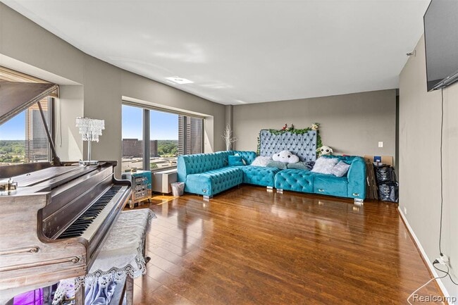 Building Photo - 5000 Town Center Dr