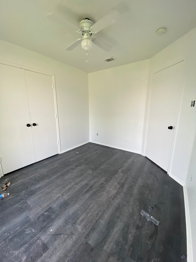 Building Photo - 3017 Hillsdale Ave