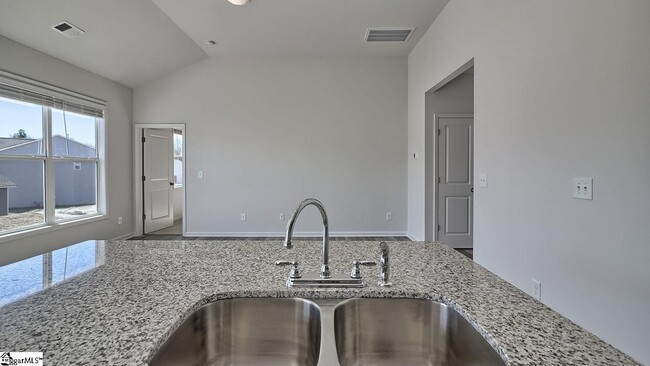 Building Photo - 16 Corsica Ct