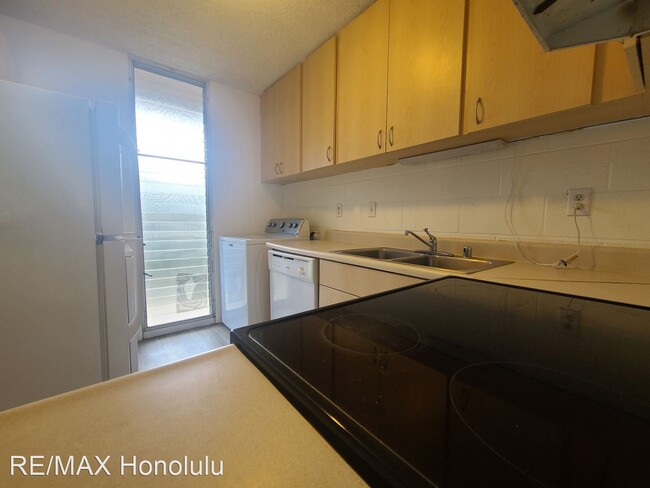 Building Photo - 2 br, 1 bath House - 95-273 Waikalani Dr #...