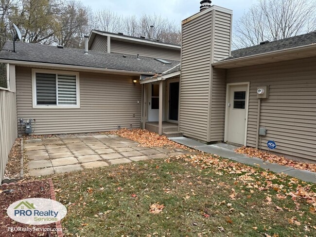 Building Photo - 2 Bedroom Townhouse **50% off January's Rent with a January 2026 Move In**