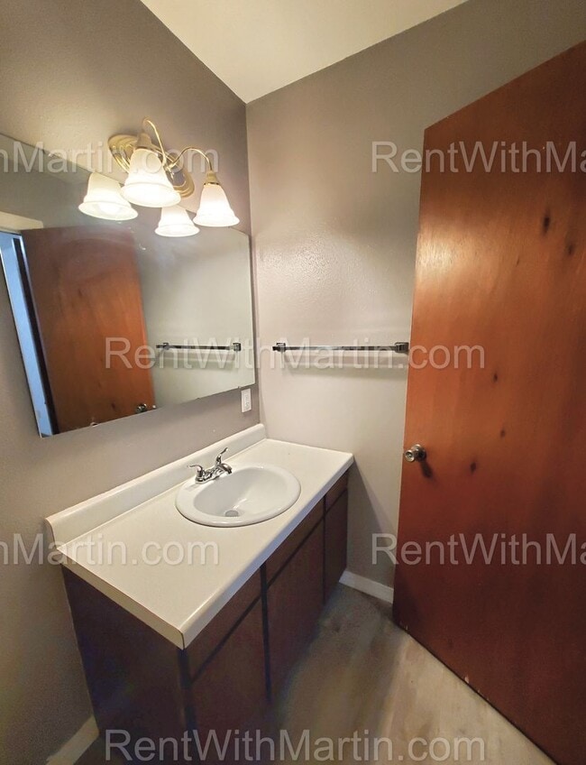 Building Photo - 1644-1646 E Mitchell Ave