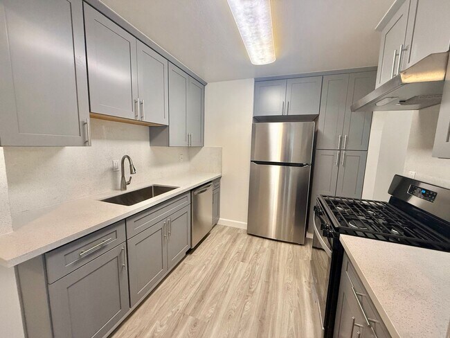 Building Photo - SANTA CLARA - Remodeled unit with patio, two parking spaces, community pool
