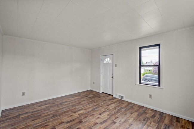 Building Photo - Beautiful 2 bedroom home in Pitcairn available September 1!