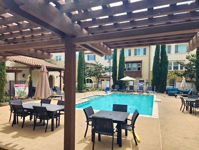 Building Photo - 2415 Tapestry Wy