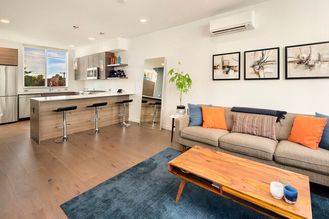 Building Photo - 208 16th Ave