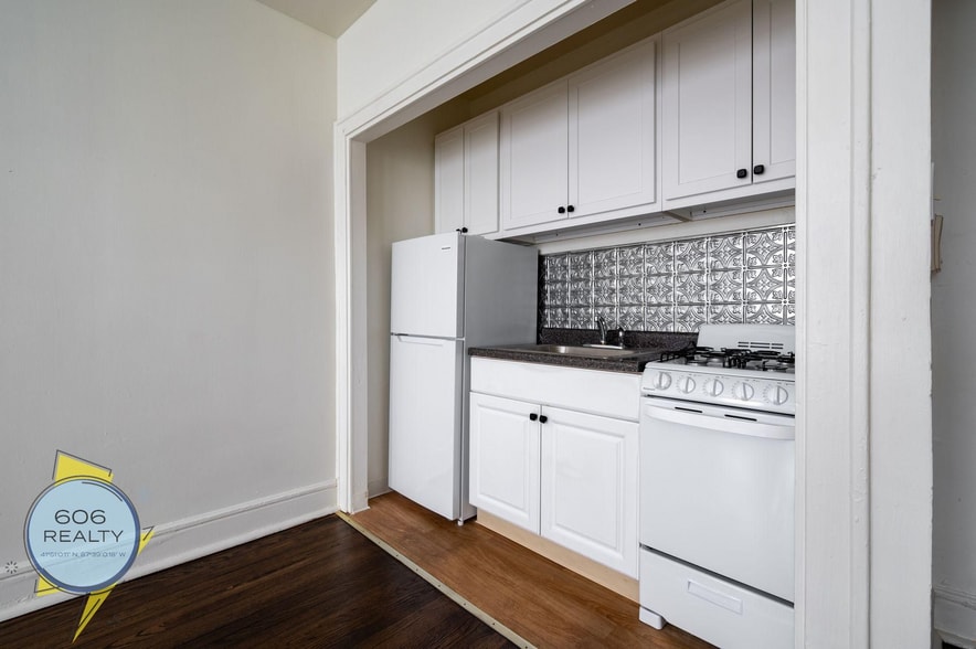 Building Photo - 4903 N Christiana Ave