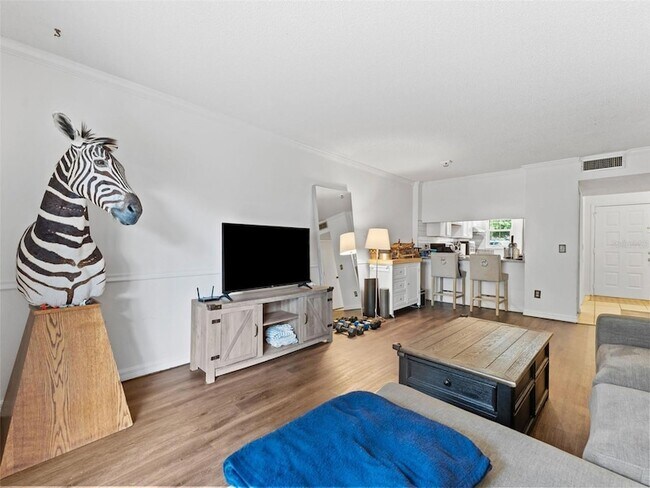 Building Photo - 4507 S Oak Dr