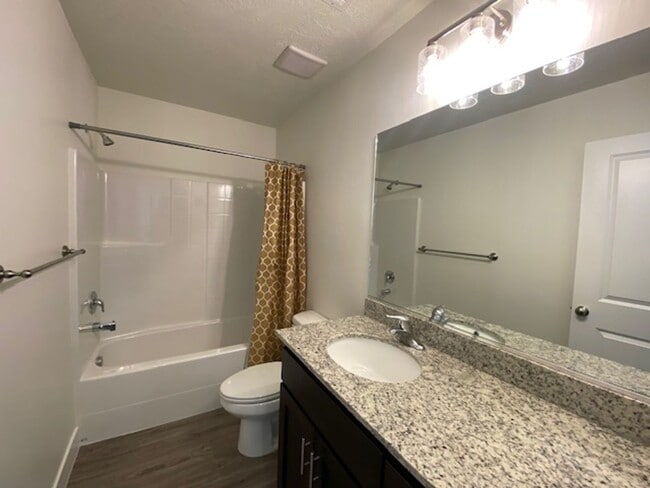 Building Photo - SPACIOUS HOME FOR RENT!