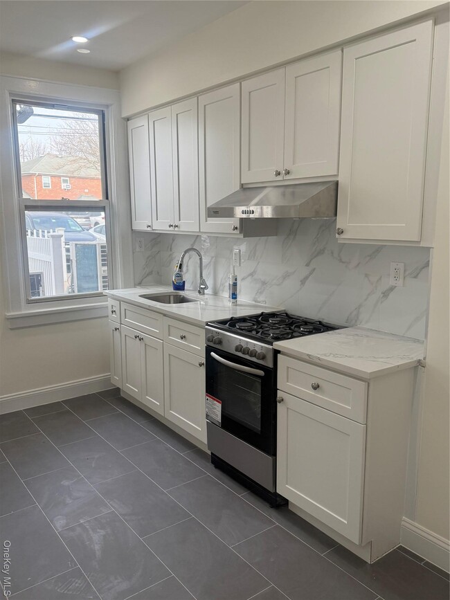 Primary Photo - 151 Tulip Ave