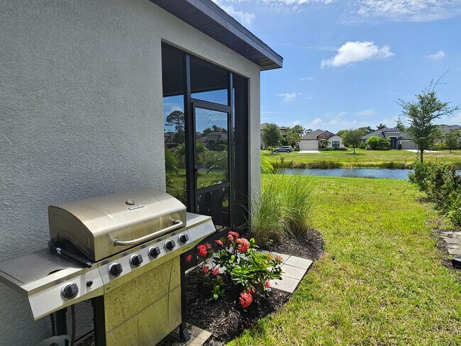 Building Photo - Annual Furnished or Seasonal Short-Term 4 Bedroom 2.5 Bathroom Home in Palmero!