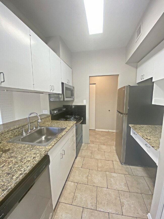 Building Photo - 8642 Fredericksburg Rd