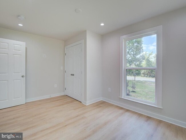 Building Photo - 14750 Jordan Ln