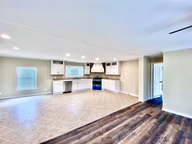 Building Photo - 11720 W Small Oaks Ln