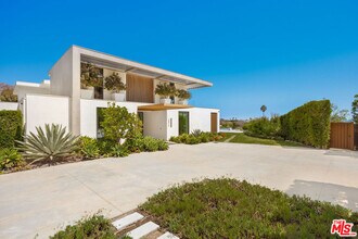 Building Photo - 23919 Malibu Rd
