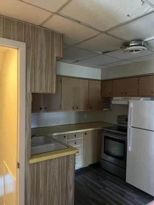 Building Photo - 406 S 6th Ave