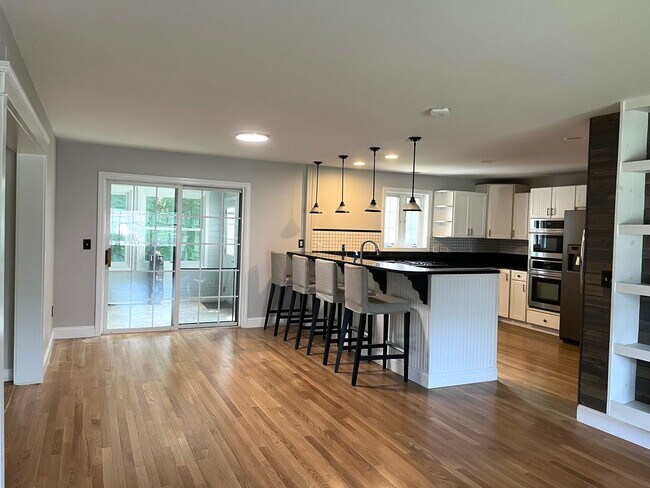 Building Photo - Rare Find Single Family Home in South Port...