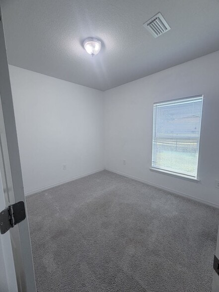 Building Photo - Fenced yard, 3/2 Single Family Home.  Rent Ready.