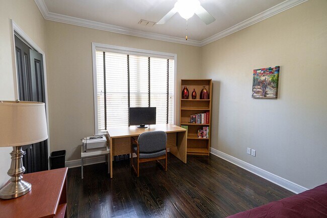 Building Photo - Cozy Midtown 3 Bed / 2 Bath Retreat!