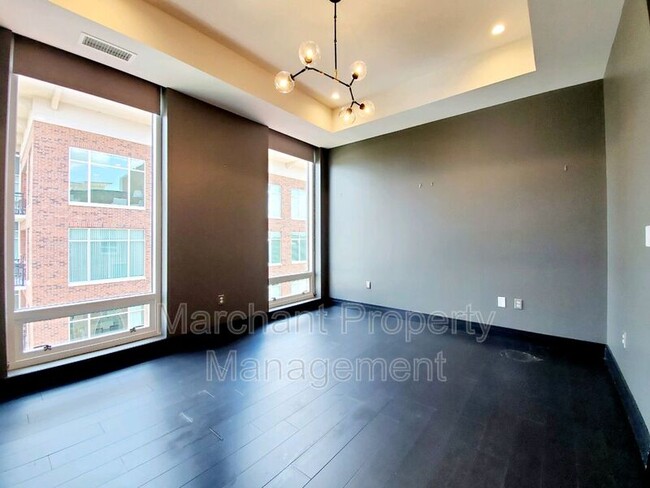 Building Photo - 220 Riverplace