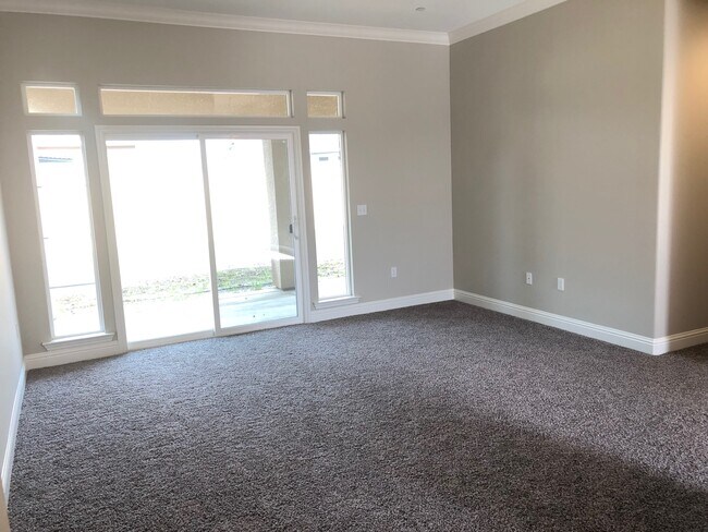 Building Photo - 483 Glendon Pl