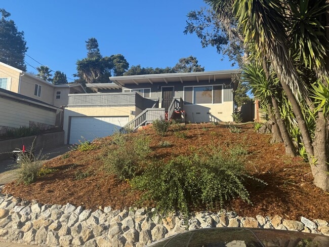 Building Photo - Stunning 2-bedroom, 1.5-bath Modern home i...