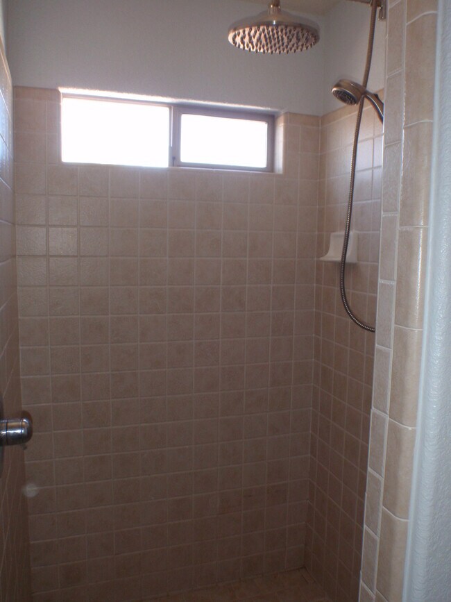 Building Photo - MESA DEL SOL POOL HOME