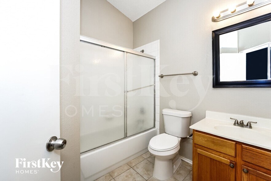 Building Photo - 7401 Snow Ridge Dr