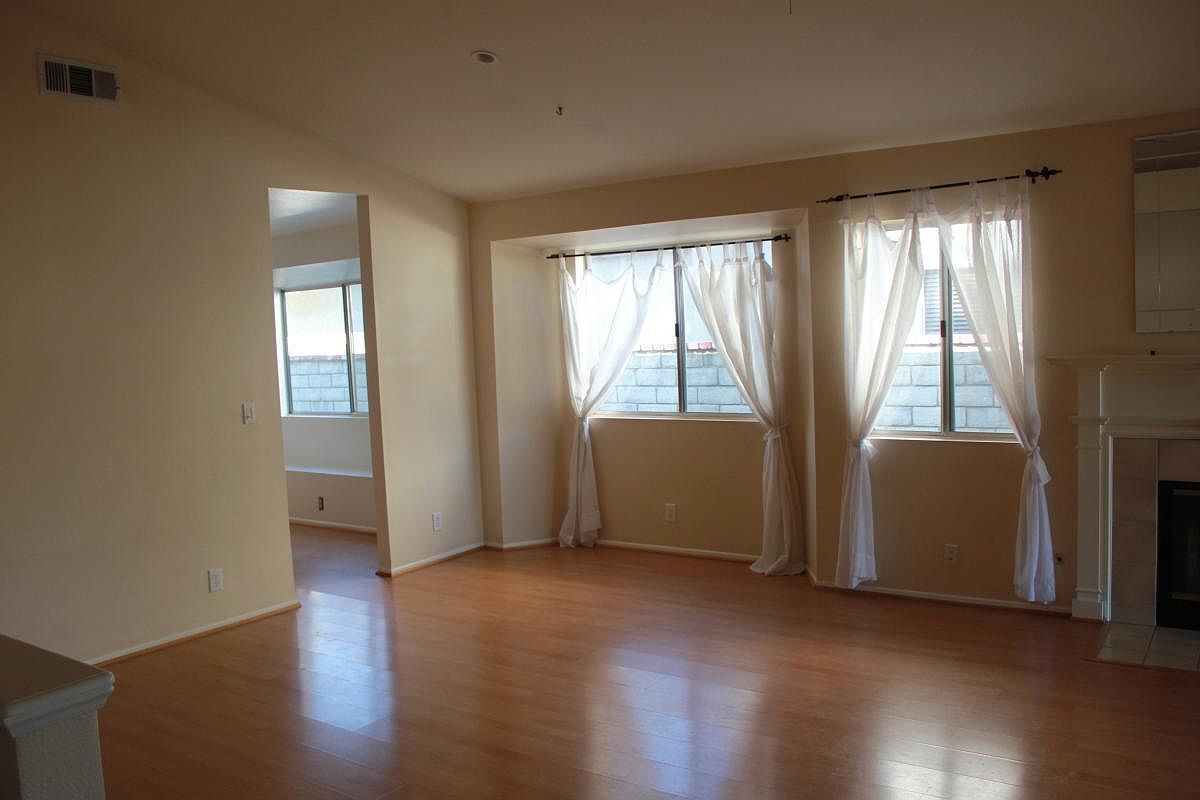Building Photo - 28620 Avocado Pl