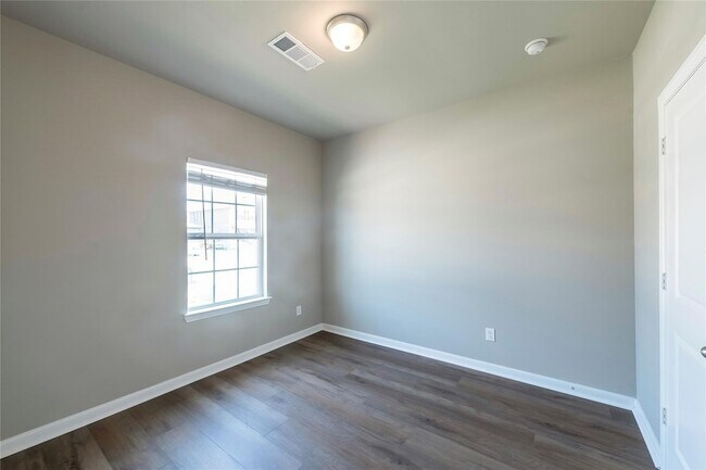 Building Photo - 2069 Hartley Dr