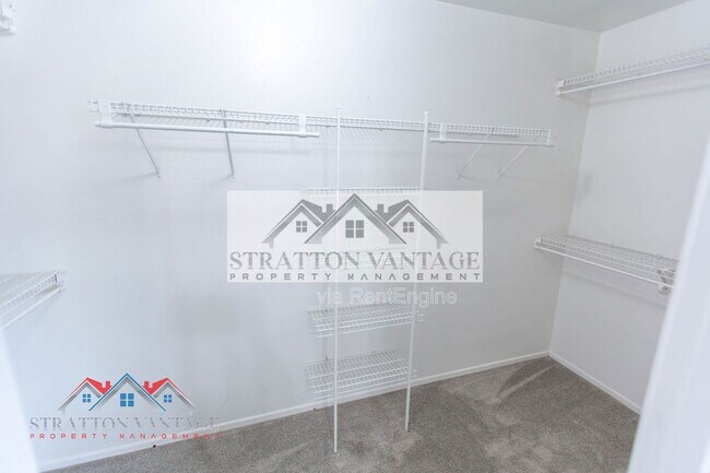 Building Photo - 2805 S Abbey Cir