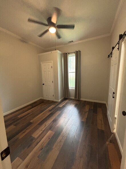 Building Photo - 318 S Woodland Heights Dr