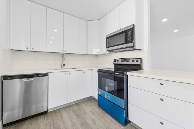 Building Photo - 124 Normandy Ln