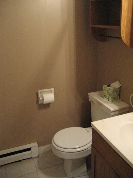 Building Photo - 200 Kelton St