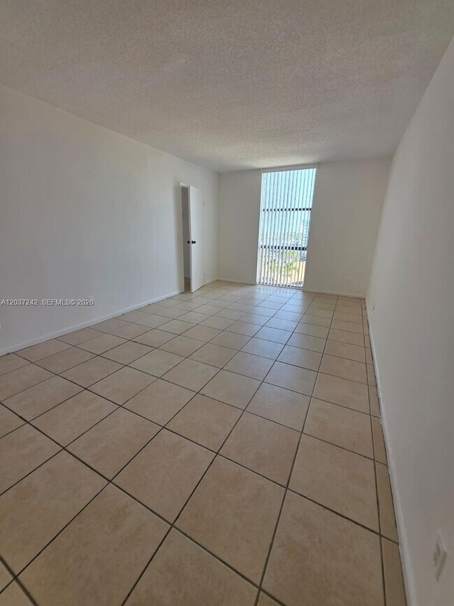 Building Photo - 13499 Biscayne Blvd