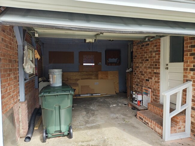 Building Photo - Cline St