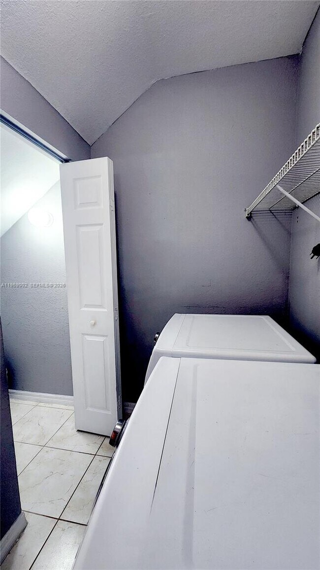 Building Photo - 741 SE 2nd St