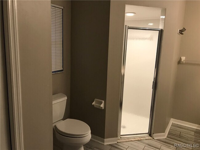 Building Photo - 2595 N Brentwood Cir