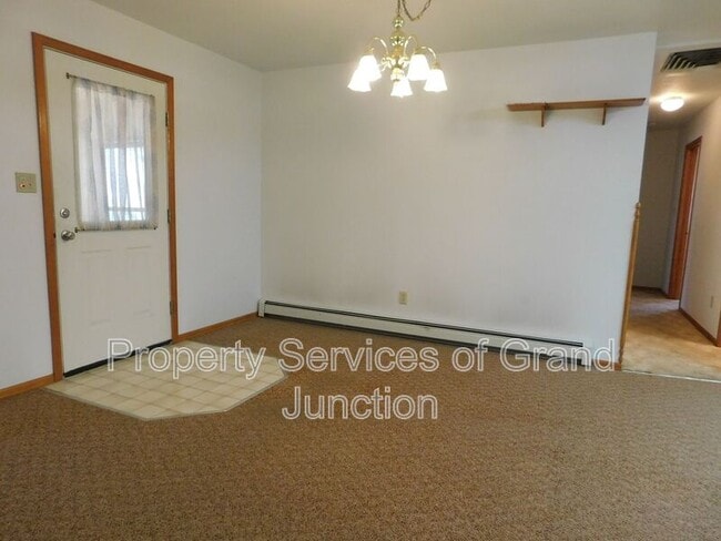 Building Photo - 13 Madeira Ct