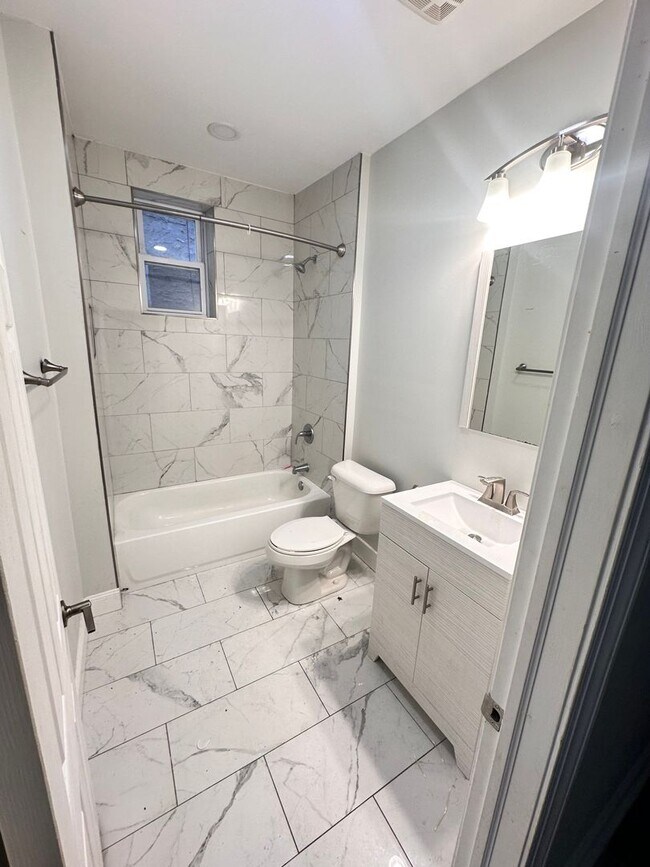 Building Photo - 4931 Walnut St