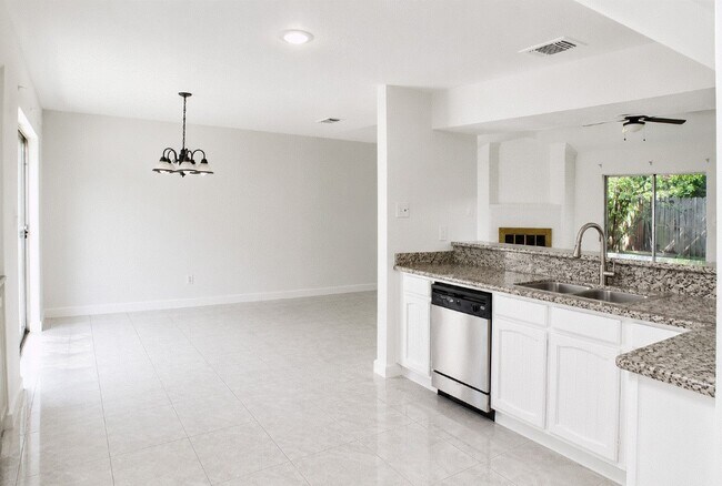 Building Photo - 11118 High Star Dr