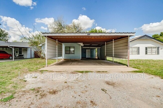 Building Photo - 1005 SW 63rd St